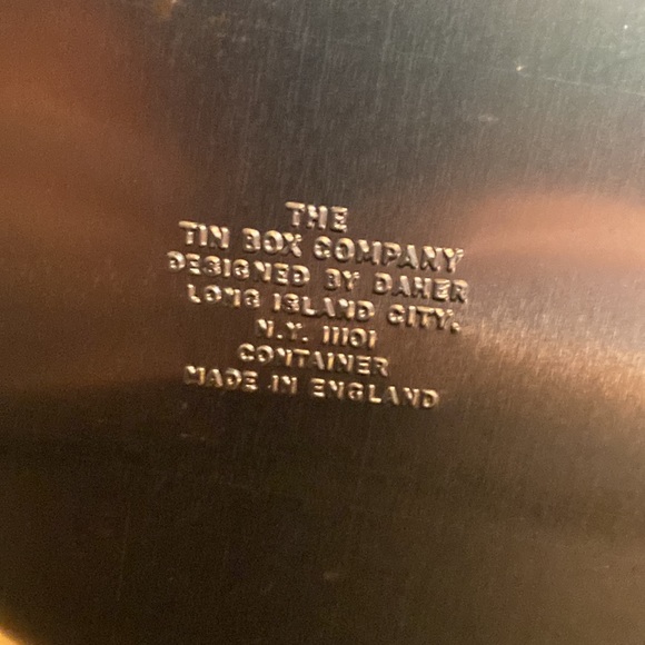 Vintage Butterfly Tin Made in England - Picture 2 of 4